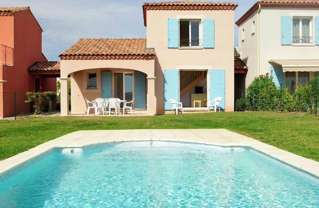 Summer villa with terrace or loggia, located in Languedoc