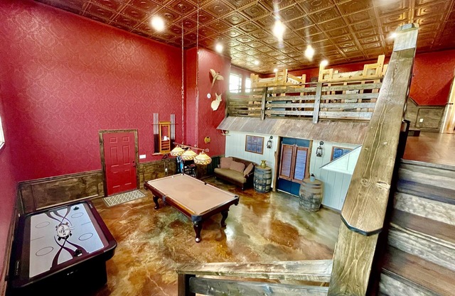SUMMER WEATHER = VERY COOL RATES! MT VIEW HOT TUB GAME RM THEATER GREAT LOCATION