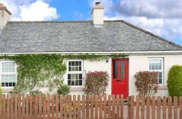 SUMMERHILL COTTAGE, pet friendly in Mountcharles, County Donegal