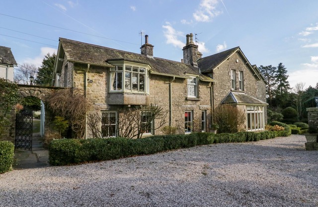 SUMMERHOW RETREAT, pet friendly, luxury holiday cottage in Kendal