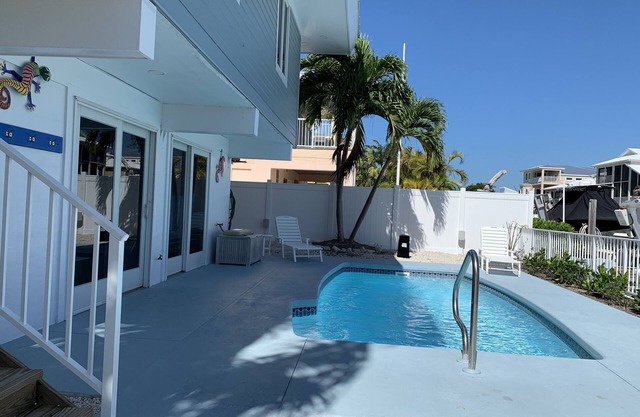 Summerland Cove.MM25 Summerland Key, Fl.Canal front-one street from open water