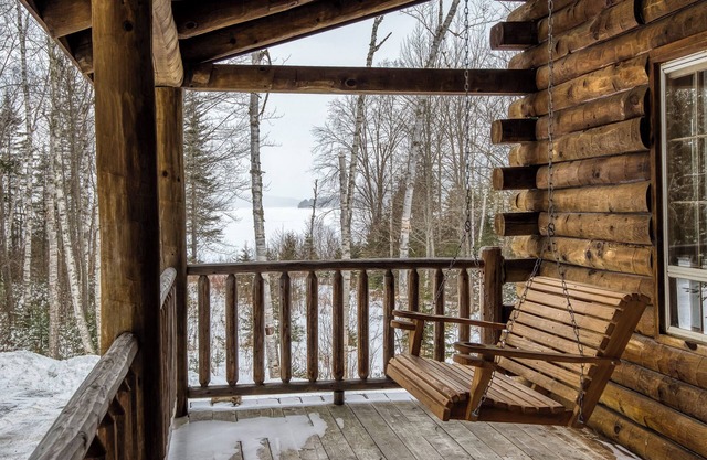 Summers - Large classic cottage with sandy beach on Mooselookmeguntic Lake