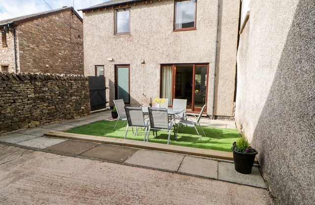 SUMMERSEAT, family friendly, with a garden in Kirkby Stephen
