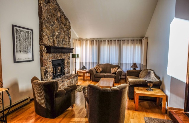 Summit Cove House, 3 BR 2 Bath, Open, Indoor Hot Tub, Near Keystone, A-Basin