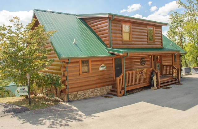 Summit Lodge 5 Bedroom, 5 Baths, Sleeps 18 , Breathtaking Mountain View