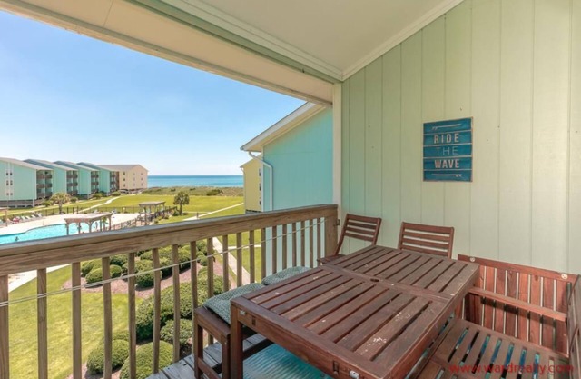 Sun And Surf - Top Floor 2 BR Surf Condo - Community Pool