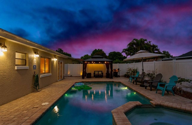 Sun Coast Paradise: Fenced Terrace w/Pool, Spa. Gourmet Kitchen/Game Room Pets OK
