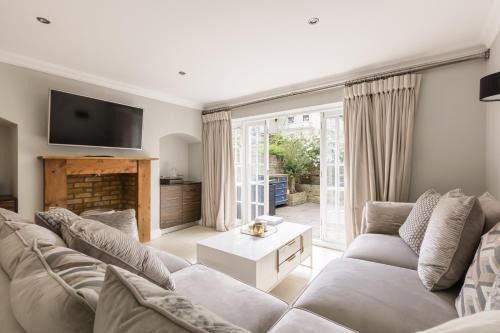 Sun-filled 2BR with Garden Btwn Chelsea and Pimlico