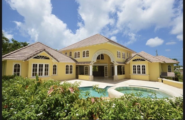 Sun-Kissed 4 Bedroom Villa - Pool, Hot Tub, Oistin Fish Fry & Beach