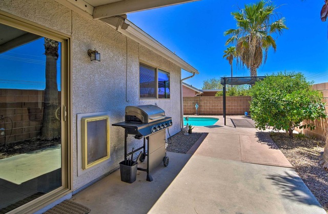 Sun-Lit Tucson Digs w/Private Pool & Patio!