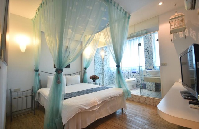 Sun Moon Love Hotel