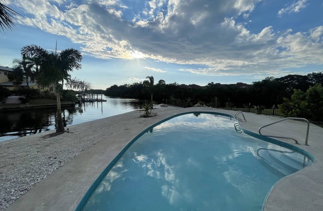 Sun & Salt Air House-3BR home w/patio,pool,firepit