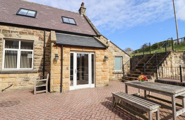 SUNDAY COTTAGE, family friendly, with a garden in Grosmont