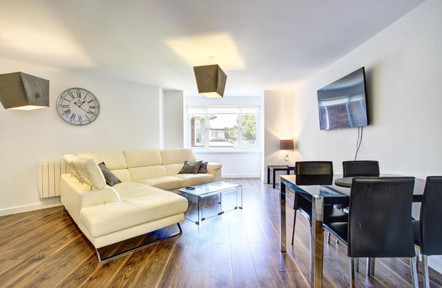 Sunderland Short Stays 2 bedroom apartment Free Parking Fulwell SR6
