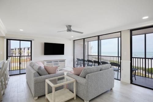 Sundial A301- Gorgeous Beachfront Residence at Sundial Sanibel