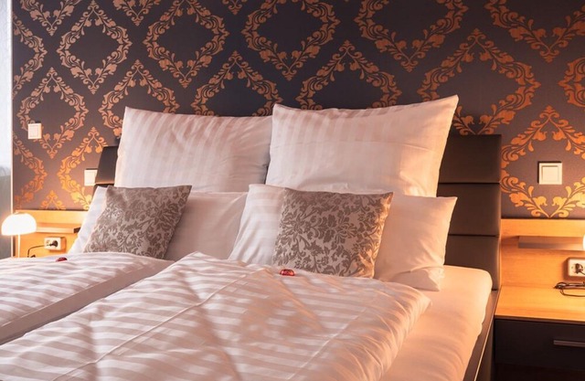 Sundial - Mosel Palais