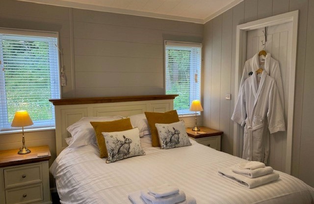 Sunflower Lodge - Lodge with Hot Tub