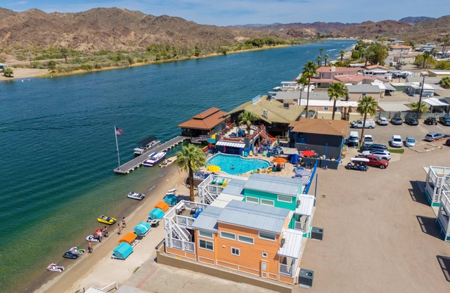 Sunkissed Hideaway, Front Row at Roadrunner Resort
