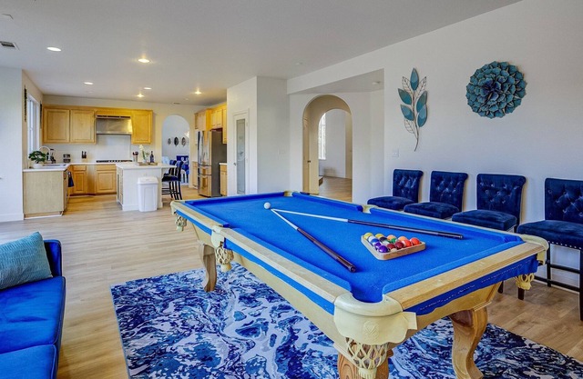 SUNKISSED SPACIOUS 5BD HOME W/ POOL TABLE & BBQ