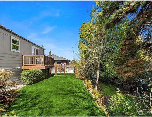 Sunlit Ballard Home Close to Golden Garden