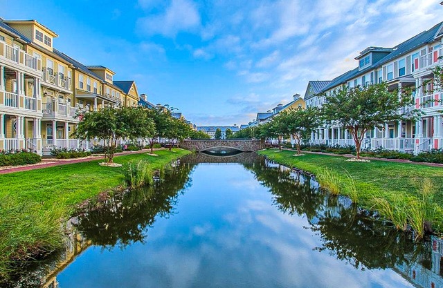 Sunlit island abode with bayside beach, pools, WiFi, balcony, & AC