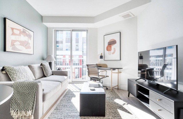 Sunlit Redwood City 1BR w/W/D, Lounge & Gym, nr Caltrain, by Blueground