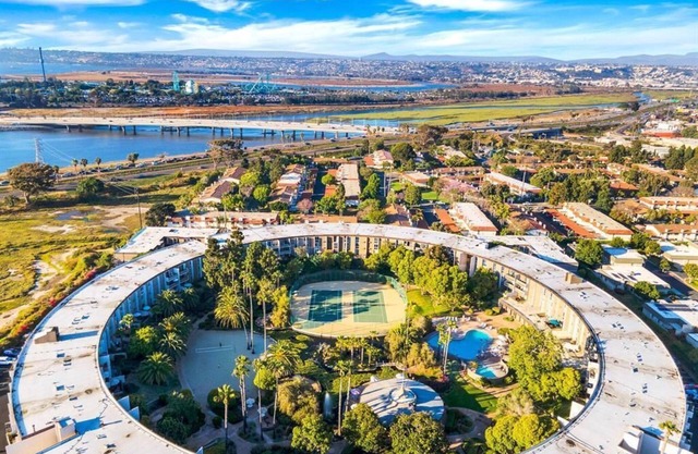 Sunny 1 BR | W/D | Pool | Resort Amenities