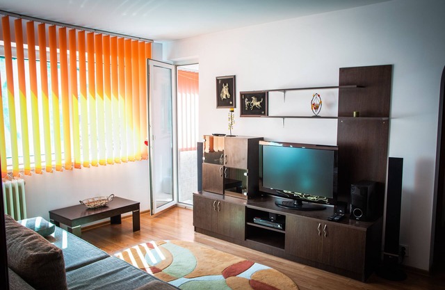 Sunny 2 rooms apartment Drumul Taberei central area + parking spot