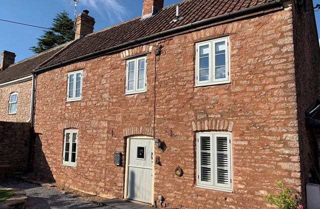 Sunny 4-bedroom cottage with South facing garden - Sunflower Cottage