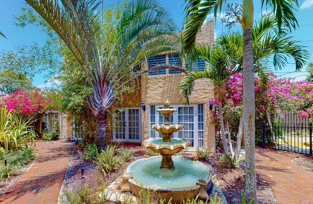 Sunny abode with shared pool & grill access - well-equipped kitchen, AC, and W/D