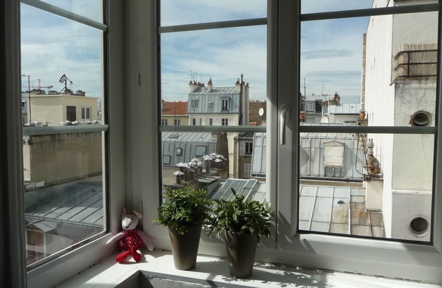 Sunny and tastefully decorated studio flat