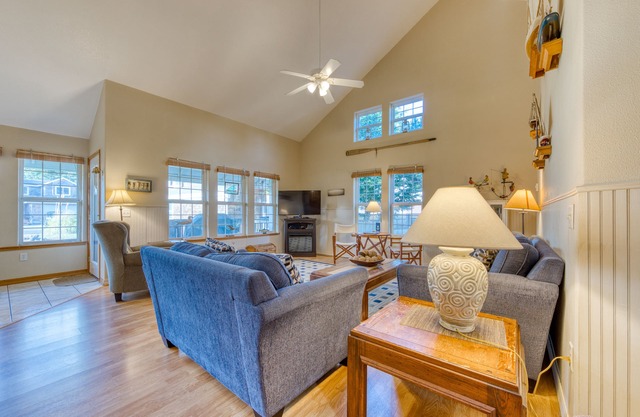 Sunny Beach House with Private Hot Tub, Firepit, & Tons of Space - Dogs OK