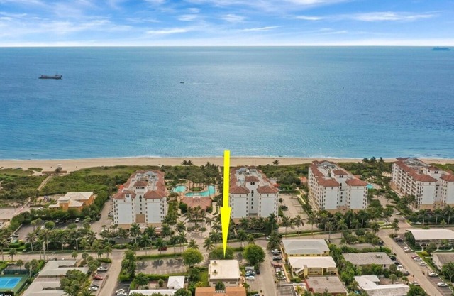 Sunny Beachside Oasis: Sleeps 6,1 Block to Waves