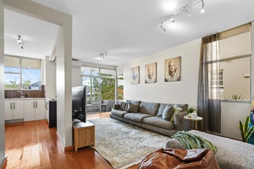 Sunny Bondi Retreat: Beach & Culture Unite!