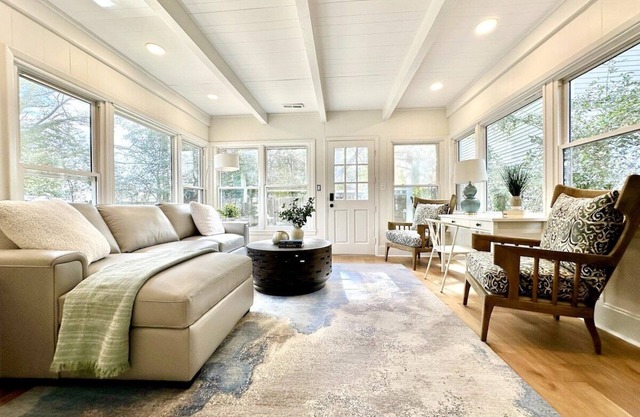 Sunny Bungalow in Quaint Neighborhood Setting - Dog Friendly