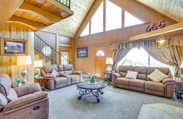 Sunny Cedaredge Home w/Mtn Views - Hike & Fish!