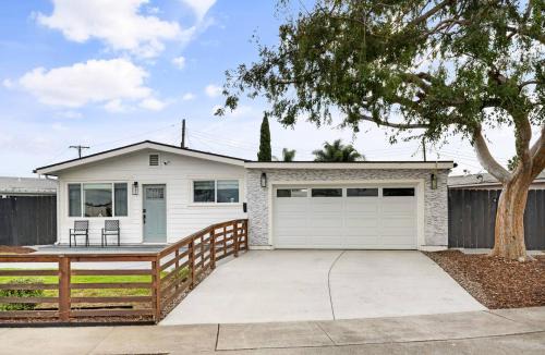 Sunny Coastal Escape Large 3br Home Sleeps 8