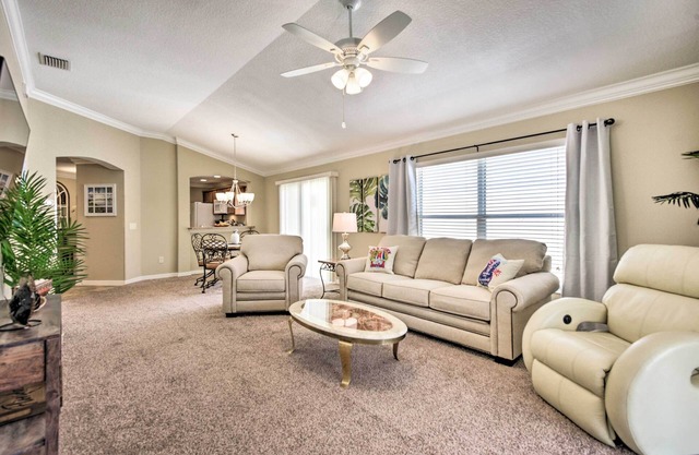 Sunny Courtyard Villa w/Patio: Golf & Dine!