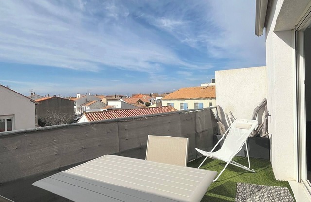 Sunny apartment ☀️ with breathtaking views of Les Saintes, 3 minutes from the beach