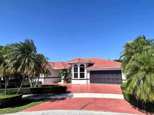 Sunny Getaway: Relaxing Miami Home