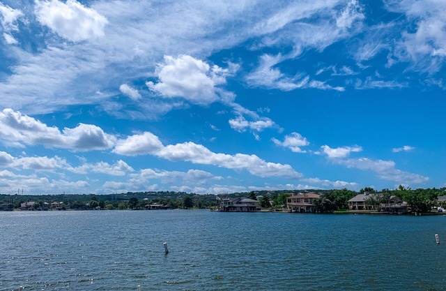 Sunny Lakefront Home with Lake View, Fast WiFi, Central AC, Loft, and Gas Grill