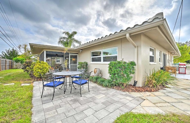 Sunny Largo Retreat 4 Mi from Indian Rocks Beach!