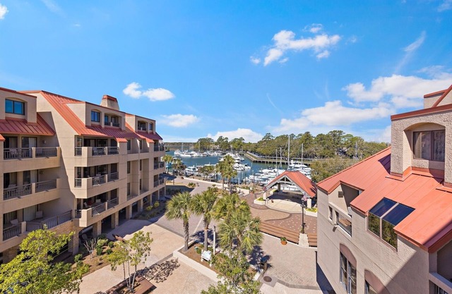 Sunny Marina & Water Views, Near Beach!