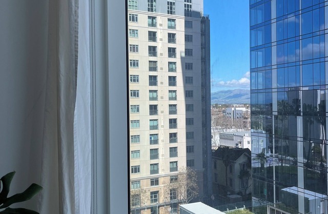 Sunny, Modern, Cozy 1-Bedroom + Den Condo – Fully Equipped!