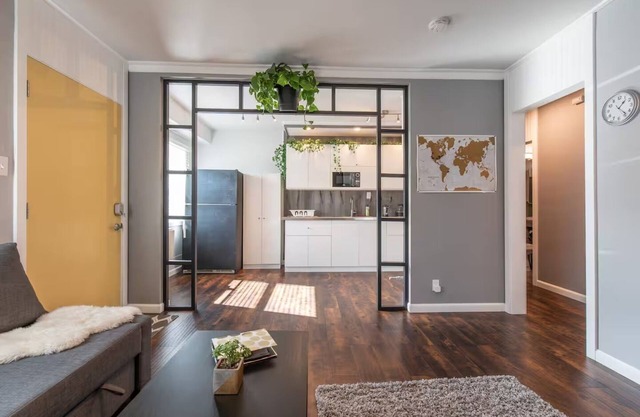 Sunny Modern Oasis Near DTLA