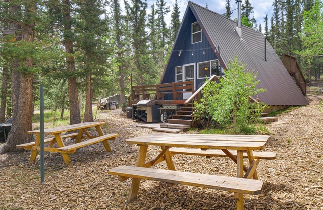 Sunny ‘Muddy Moose’ Cabin w/Fire Pit & Mtn Views!