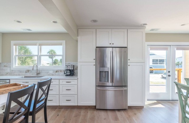 Sunny, oceanview home with easy beach access