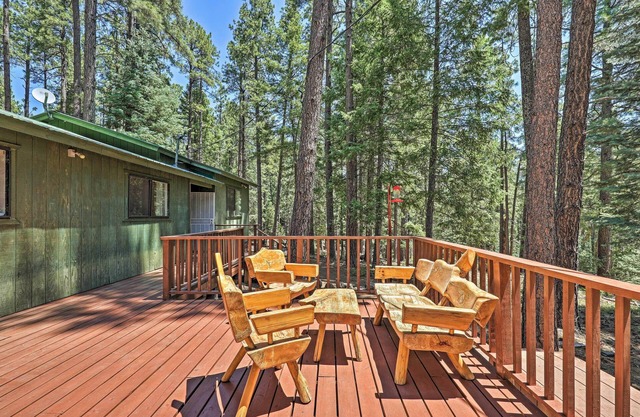 Sunny Prescott Cabin w/ Deck & Grill, 1 Mi to Lake
