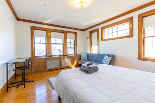 Sunny Private Bedroom #B