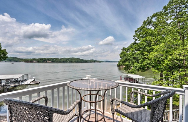 Sunny 'Providence Cottage' Retreat w/Dock, Kayaks